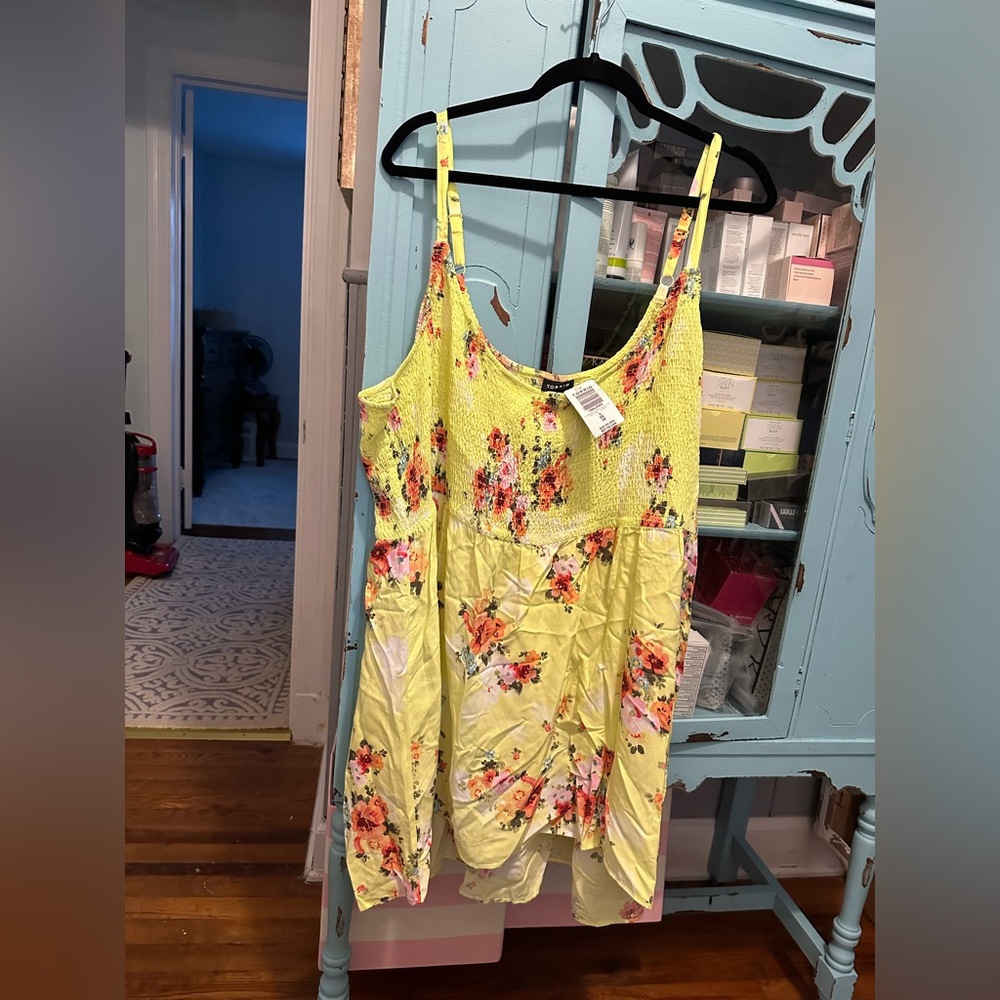 Colorful Size 5 Torrid top!  Bright yellow with flowers!